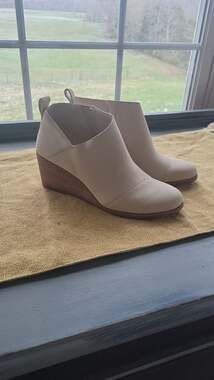 TOMS Marta Wedge Bootie in Sand Leather, 7.5